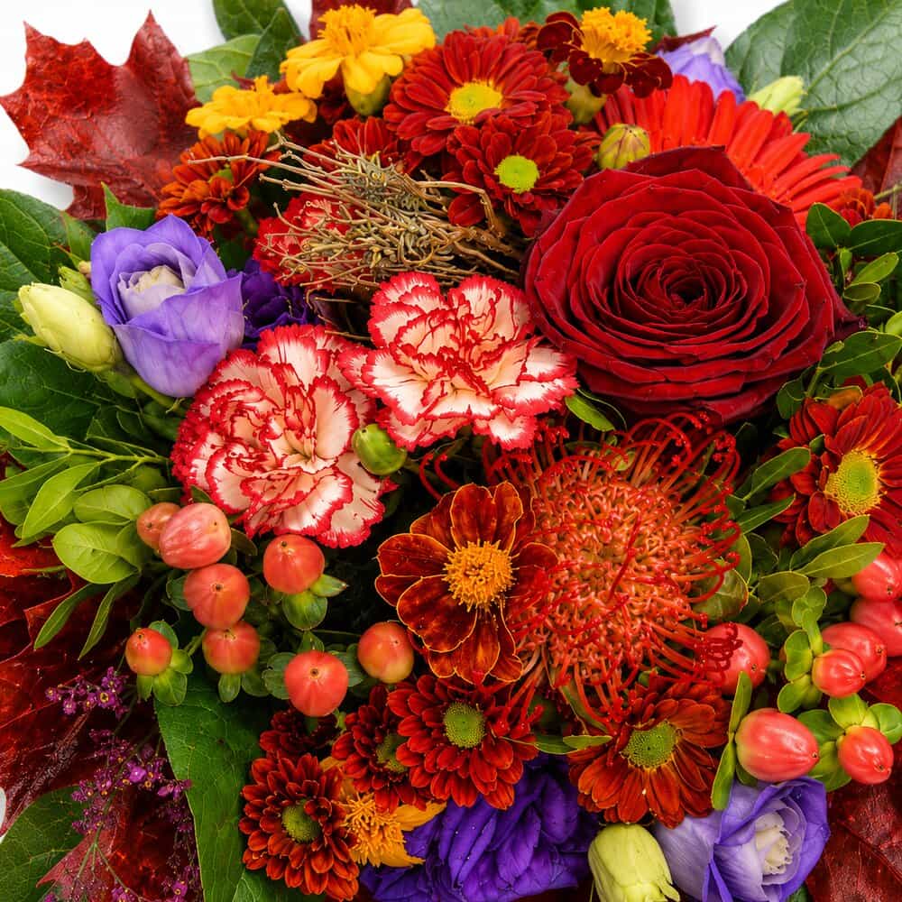 Sina – Herbststrauß mit roten Rosen – Detailansicht 2