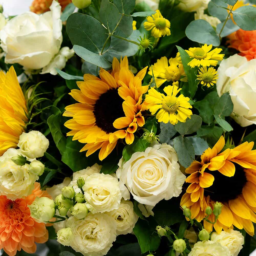 Vera - Sonnenblumen mit Rosen & Eukalyptus – Detailansicht 2